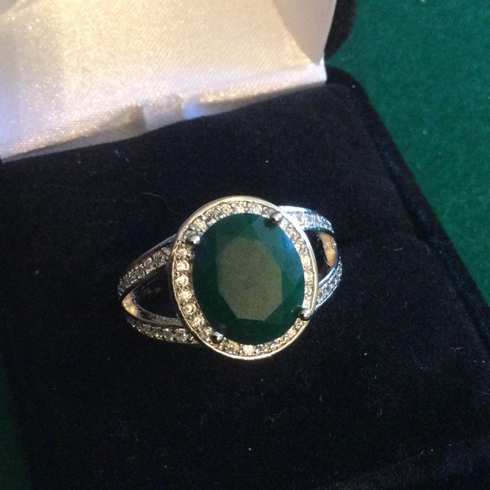 Genuine Emerald Ring - Picture 9 of 11